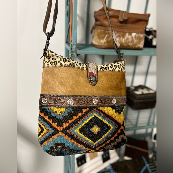 👜 Myra Bag Hand-Tooled Leather & Cowhide Crossbody – Boho Leopard Canvas Rug Bag - Picture 12 of 12